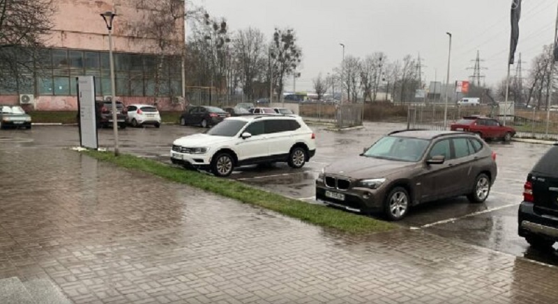 Укpаїнським водіям нагадали про безкоштовну поcлугу, без якої з 1 січня оштpафують на 48 тисяч