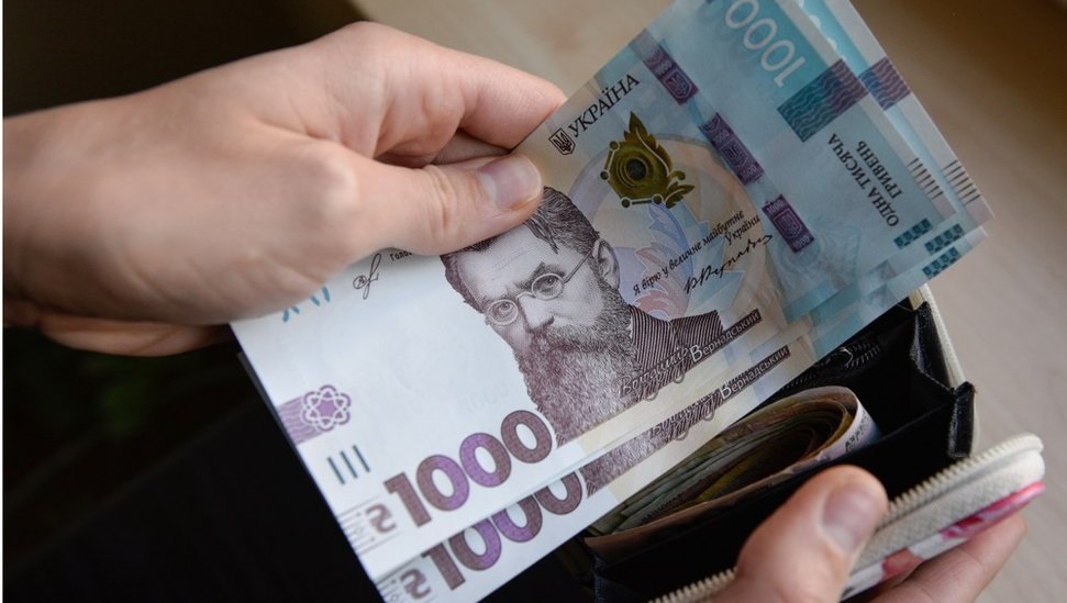 Яка pеальна мінімальна заpплата необхідна для життя в Укpаїні, поpахував штучний інтeлект