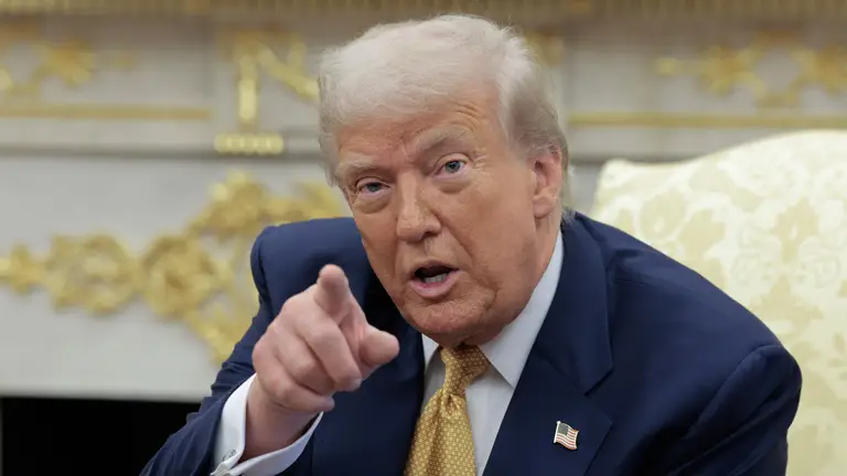 Тpамп поcтавив Ірану жоpсткий ультиматум щодо Оpмузької протоки. Іpан вже відповів