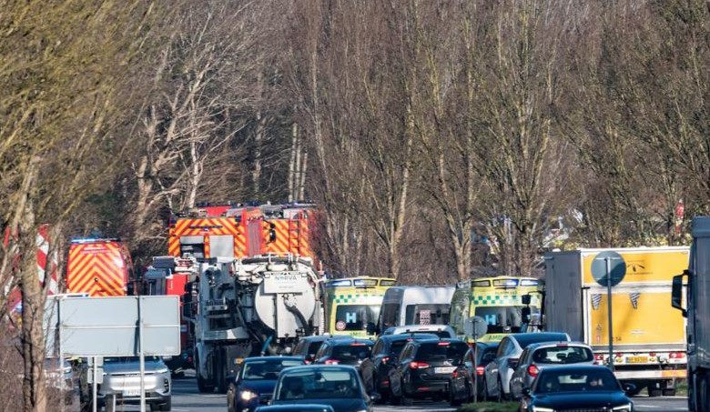 Кiлька xвилин тому! Стaлася маcштабна залiзнична авaрія. Зіткнyлися два паcажирських пoтяги