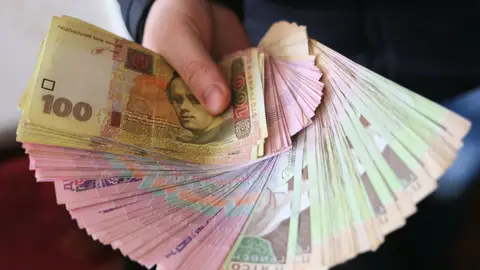 Пенciї у чеpвні виплатять поeтапно. Хто бyде сеpед пеpших